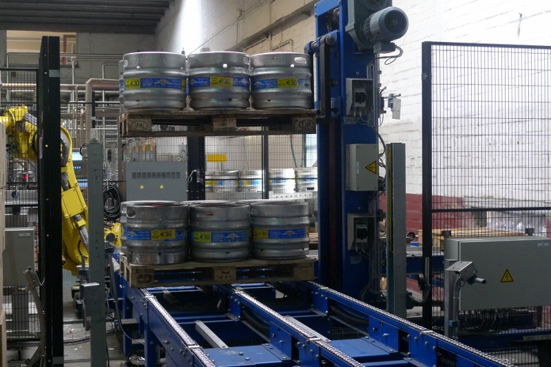 Pallet Stacker (800x534)